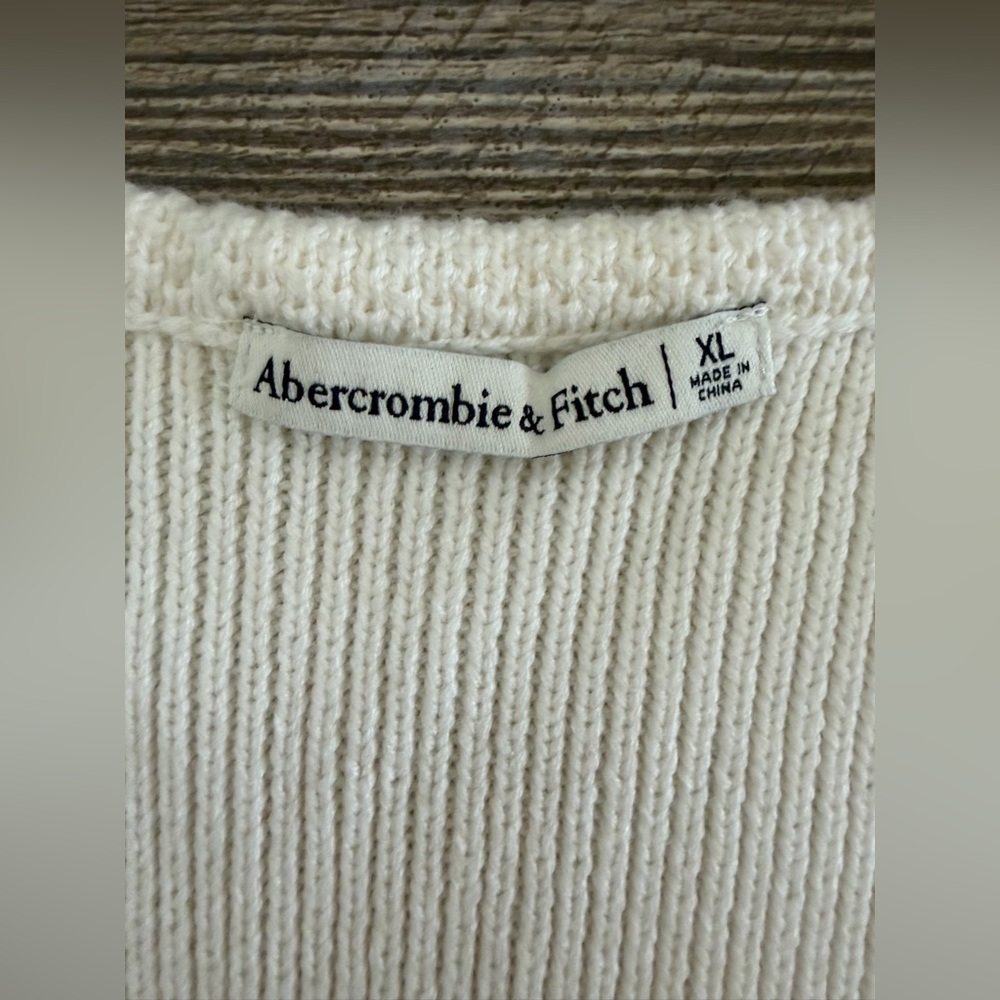 Abercrombie & Fitch size XL MARA Rib Knit Crest Button Up Sweater Vest in Cream - Picture 2 of 12